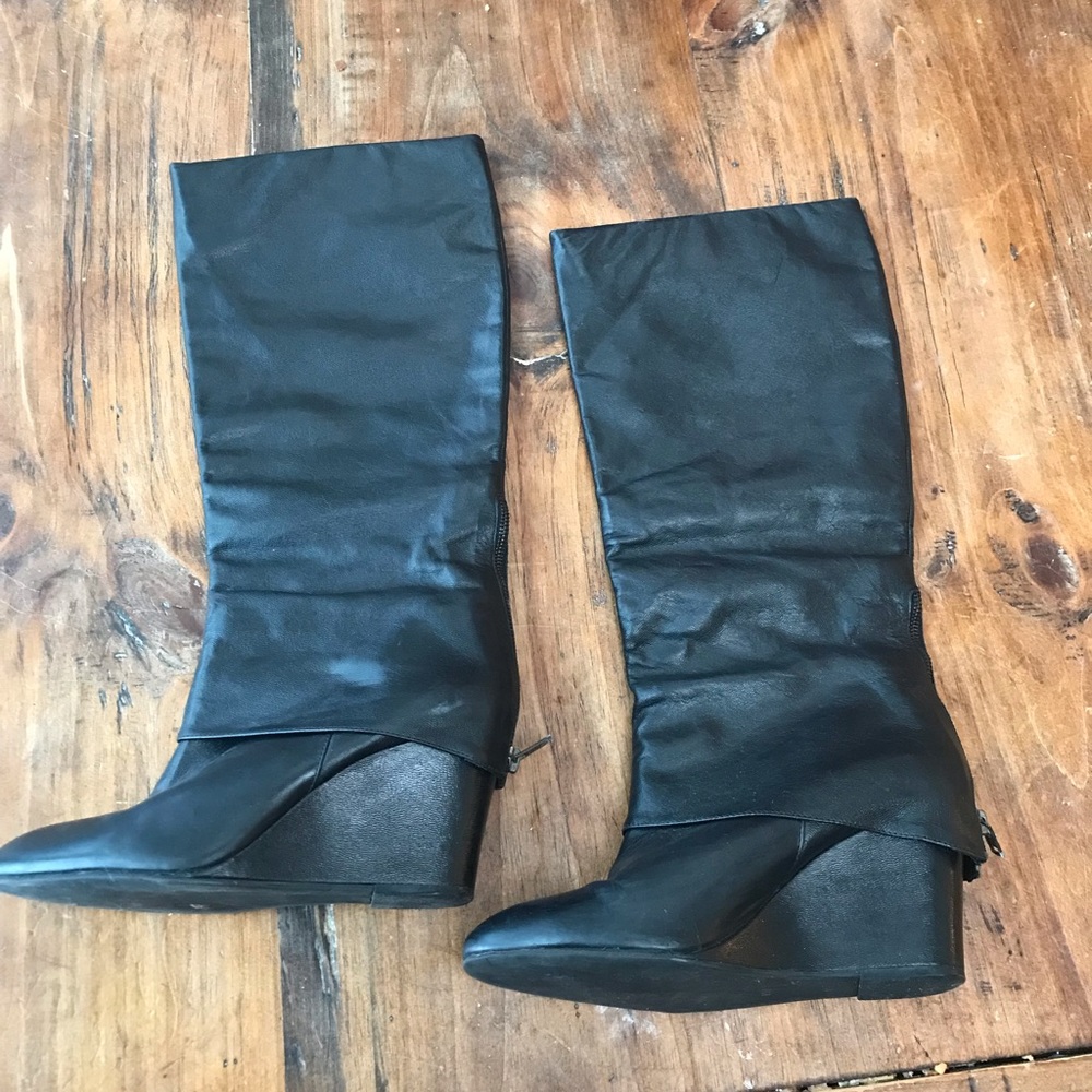 Boots - Picture 3 of 4